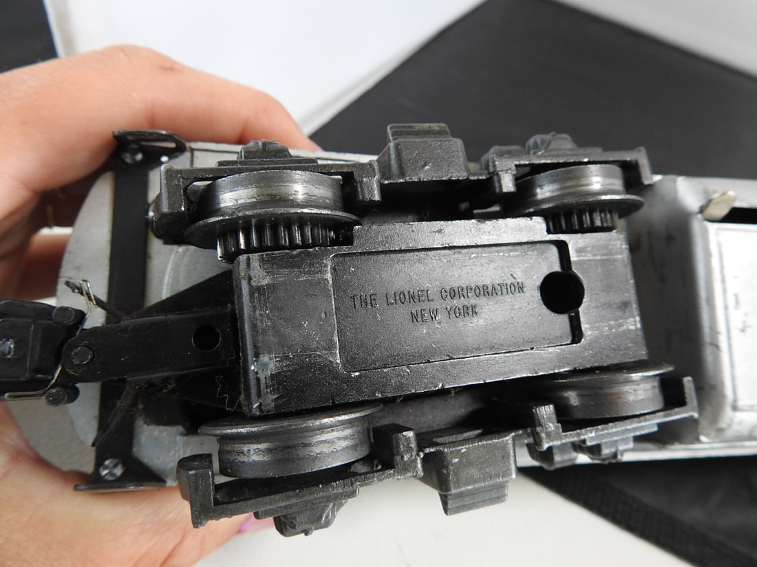 Lionel Santa Fe F3A Diesel Locomotive - 8