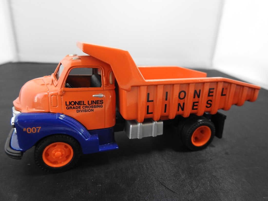 Lot of Two Lionelville Die-Cast Trucks - 3