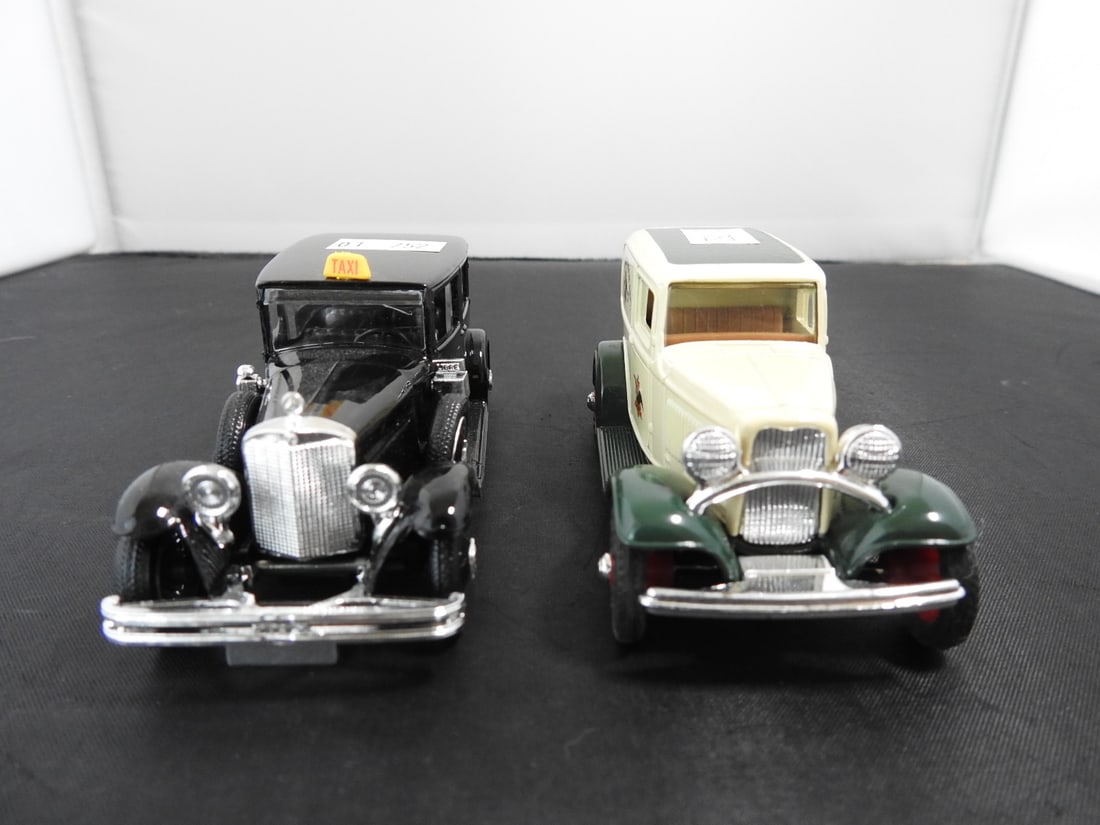 Pair of Vintage-Style Die-Cast Service Vehicles - 2