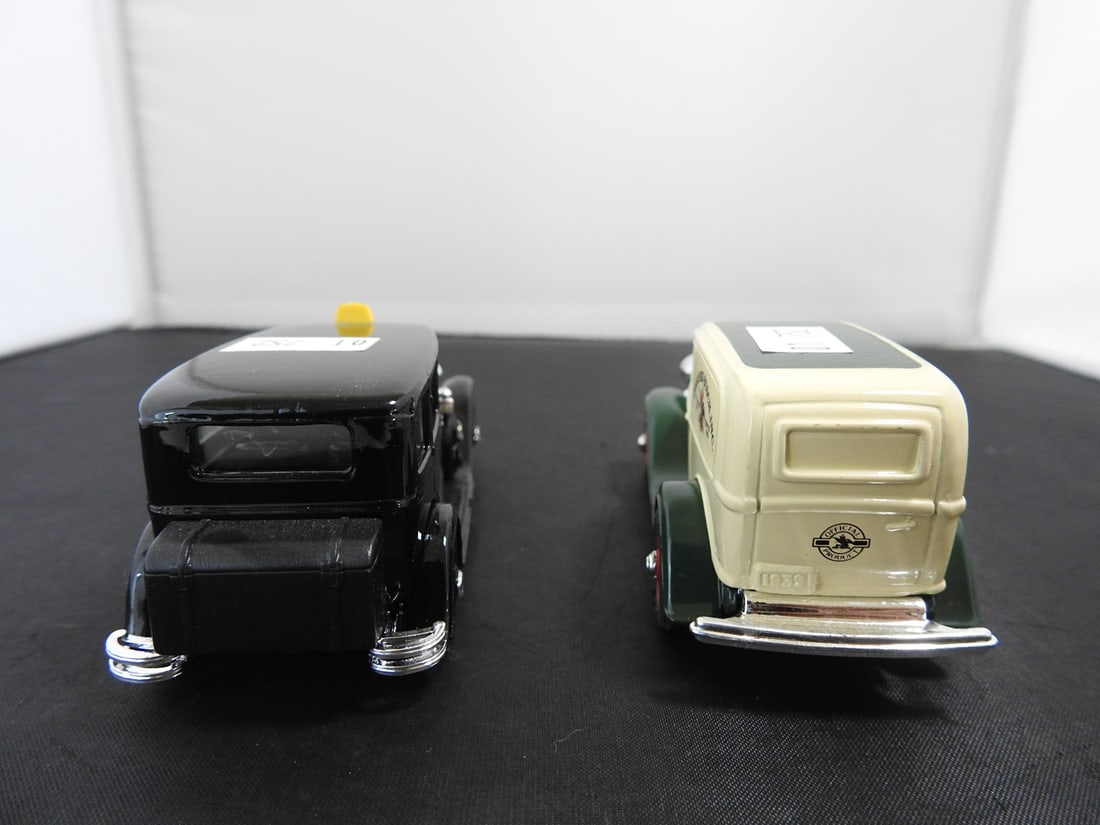 Pair of Vintage-Style Die-Cast Service Vehicles - 3