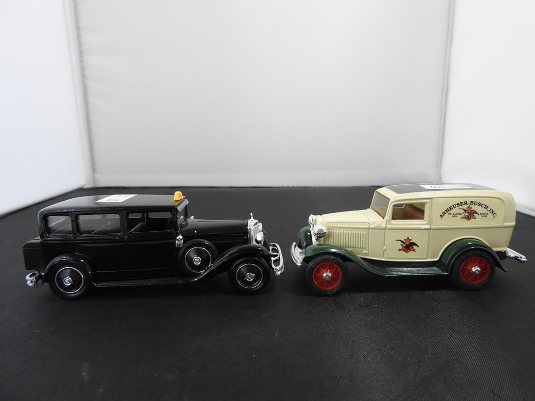 Pair of Vintage-Style Die-Cast Service Vehicles - 4
