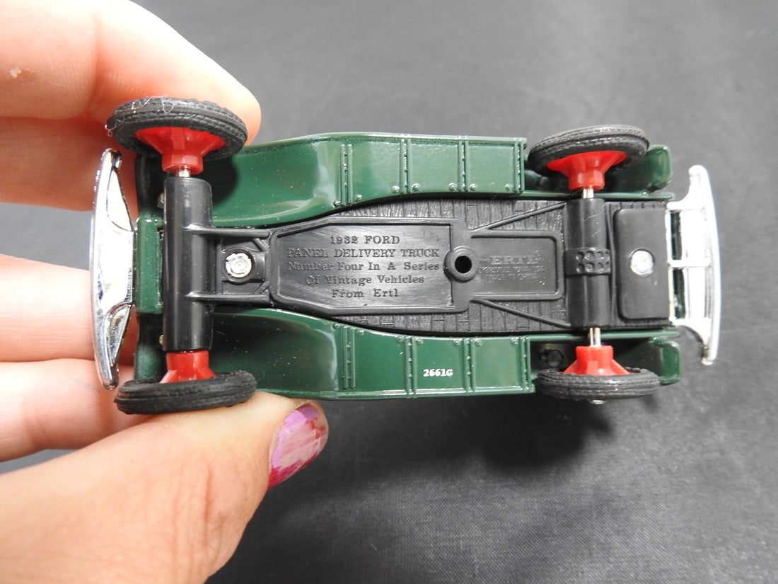 Pair of Vintage-Style Die-Cast Service Vehicles - 6