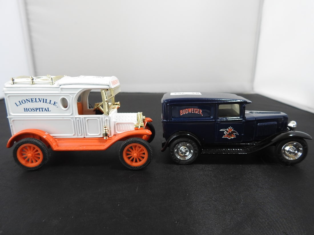 Pair of Vintage-Style Die-Cast Delivery Vehicles - 2