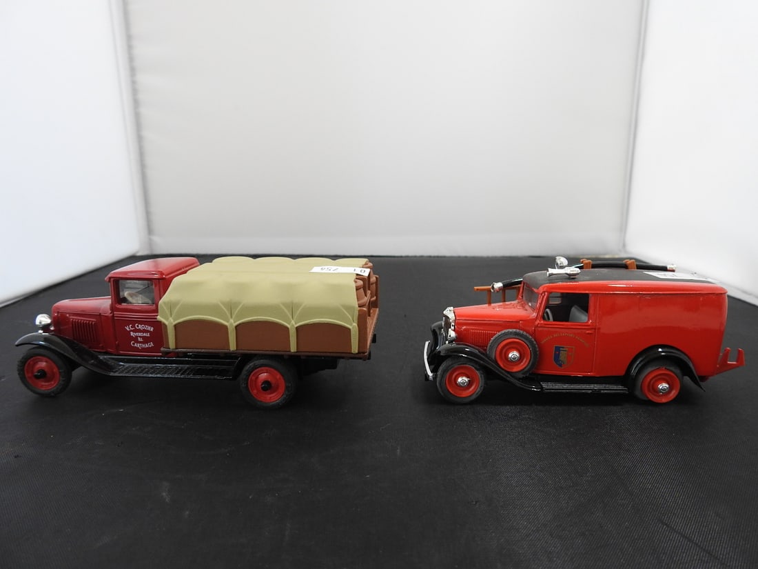 Pair of Vintage-Style Red Die-Cast Service Vehicles - 3