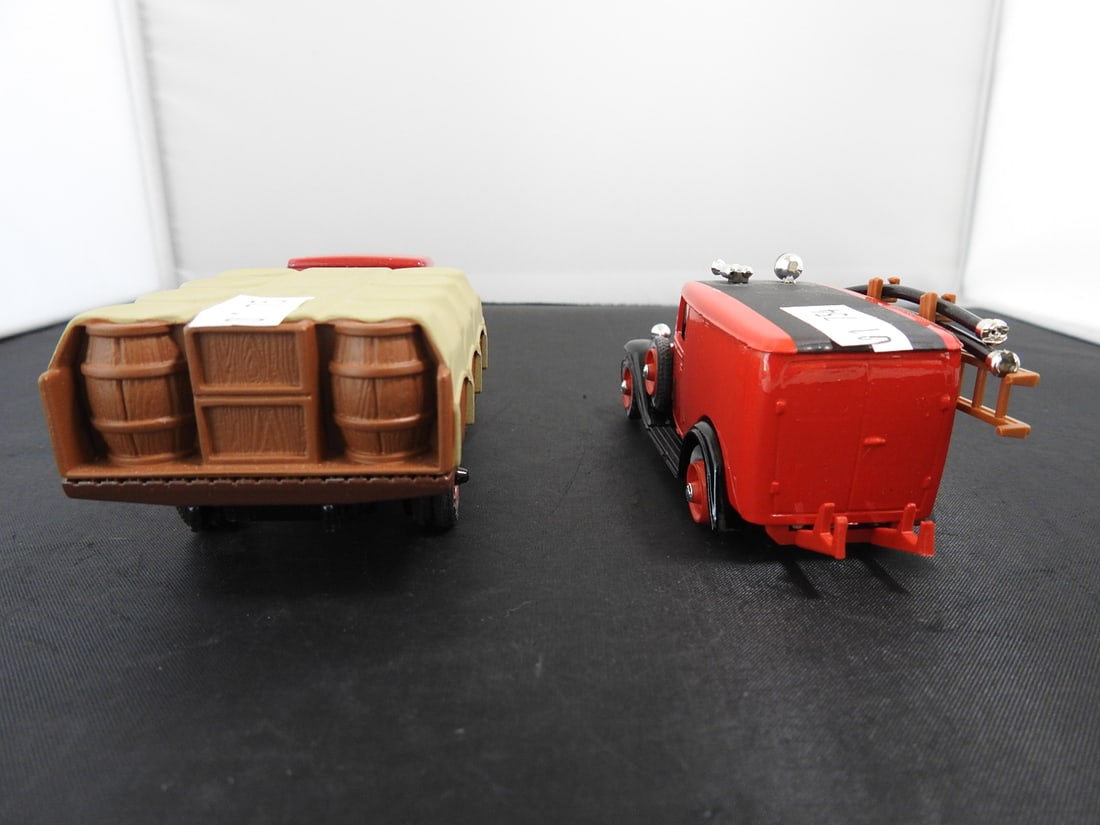 Pair of Vintage-Style Red Die-Cast Service Vehicles - 4
