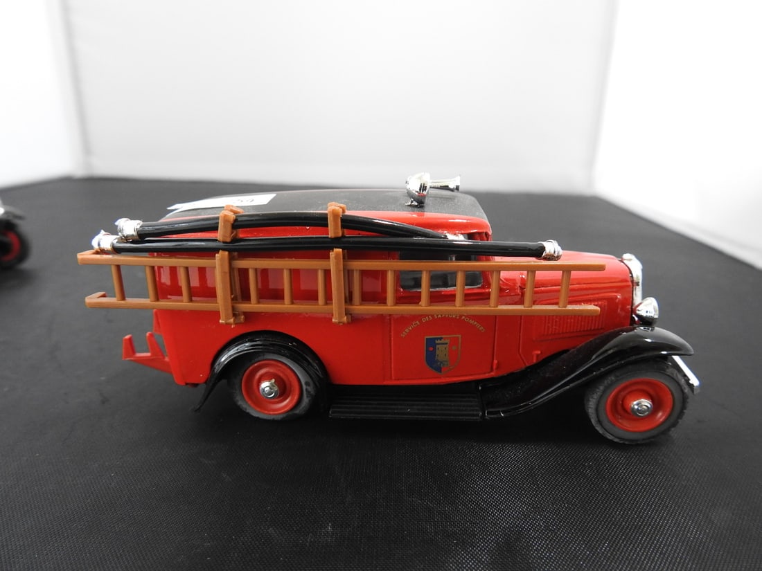 Pair of Vintage-Style Red Die-Cast Service Vehicles - 6