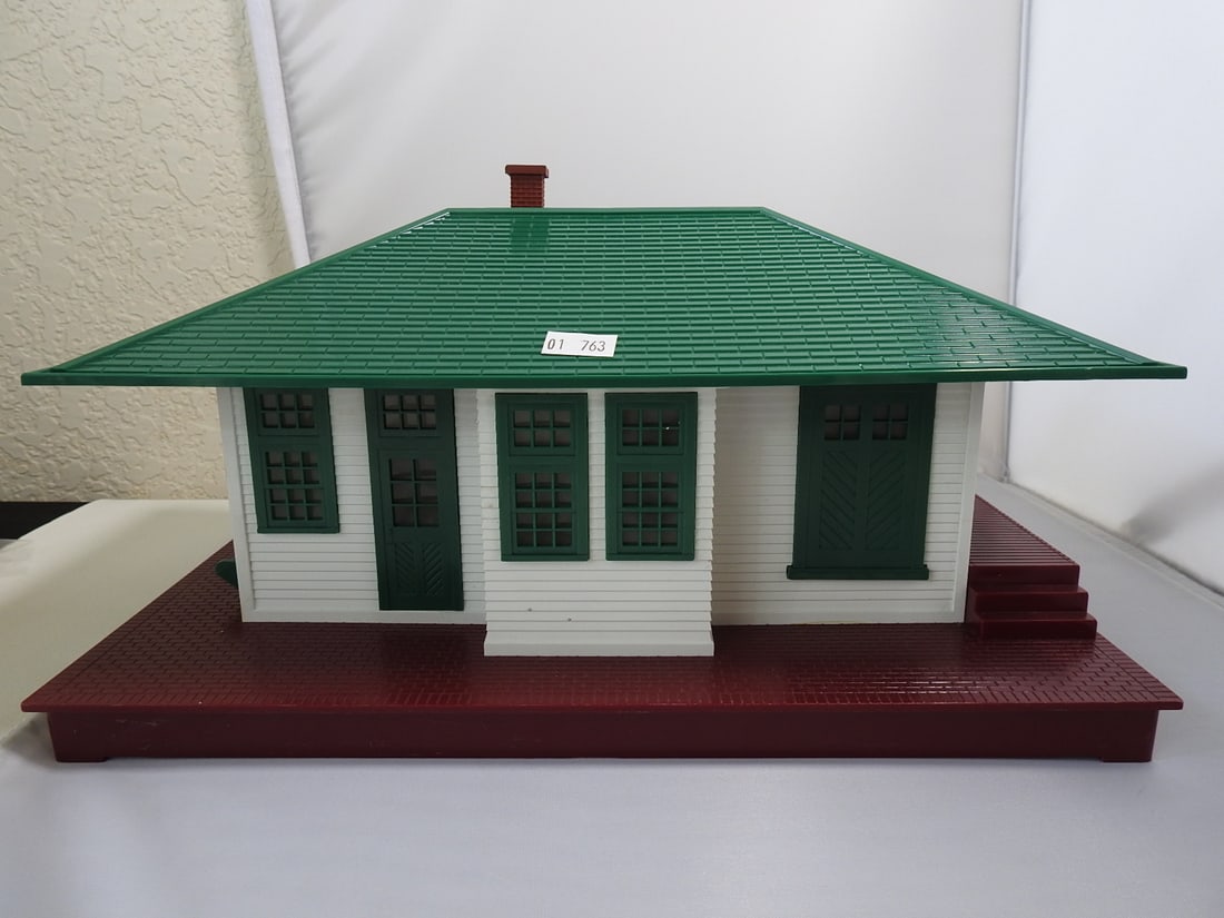 Lionel No. 132 Illuminated Station with Automatic Train Control: Lionel No. 132 Illuminated Station with Automatic Train Control, hard plastic station building with green roof, Lionelville sign, wiring, and terminals. Marked The Lionel Corporation, New York, made