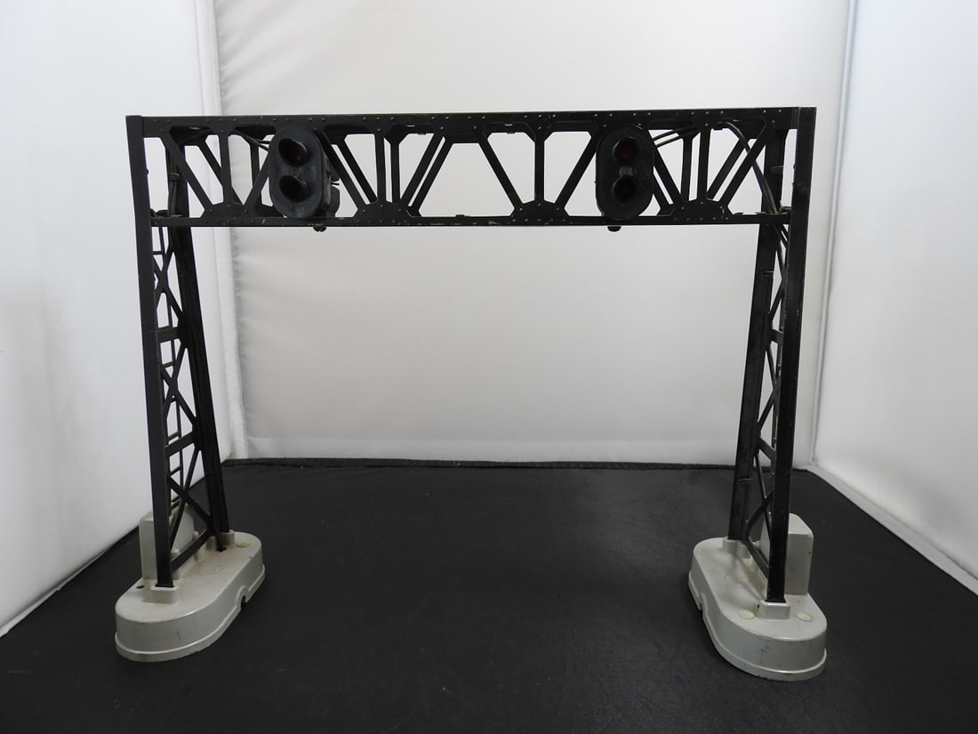 Lionel No. 450 Signal Bridge (1 of 5)