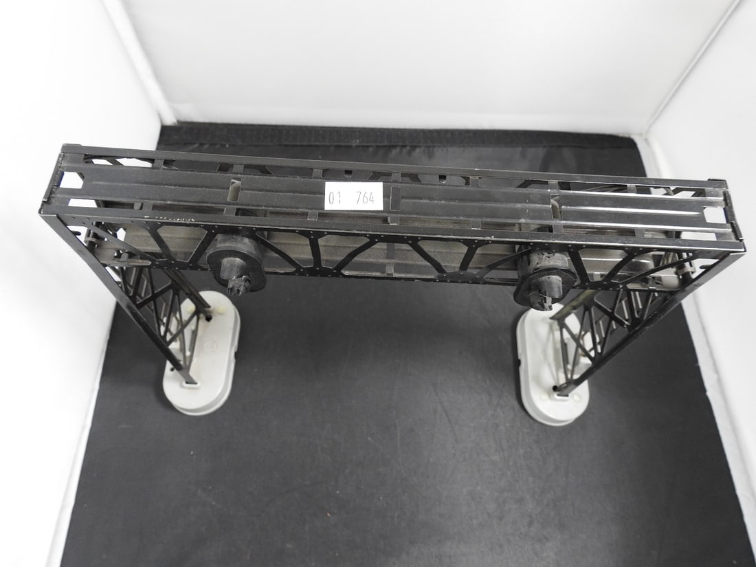 Lionel No. 450 Signal Bridge - 2