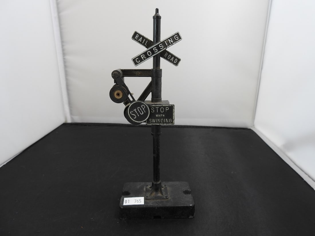 Lionel No. 154 Railroad Crossing Signal (1 of 5)