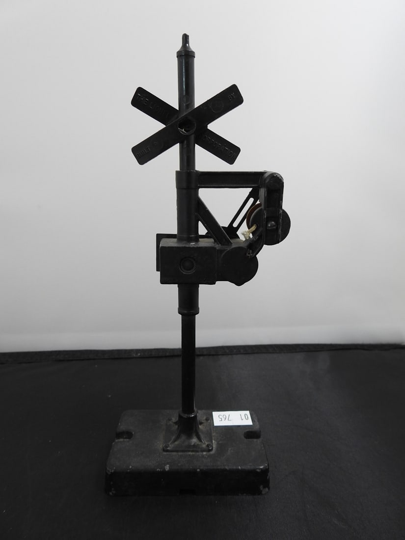 Lionel No. 154 Railroad Crossing Signal - 2