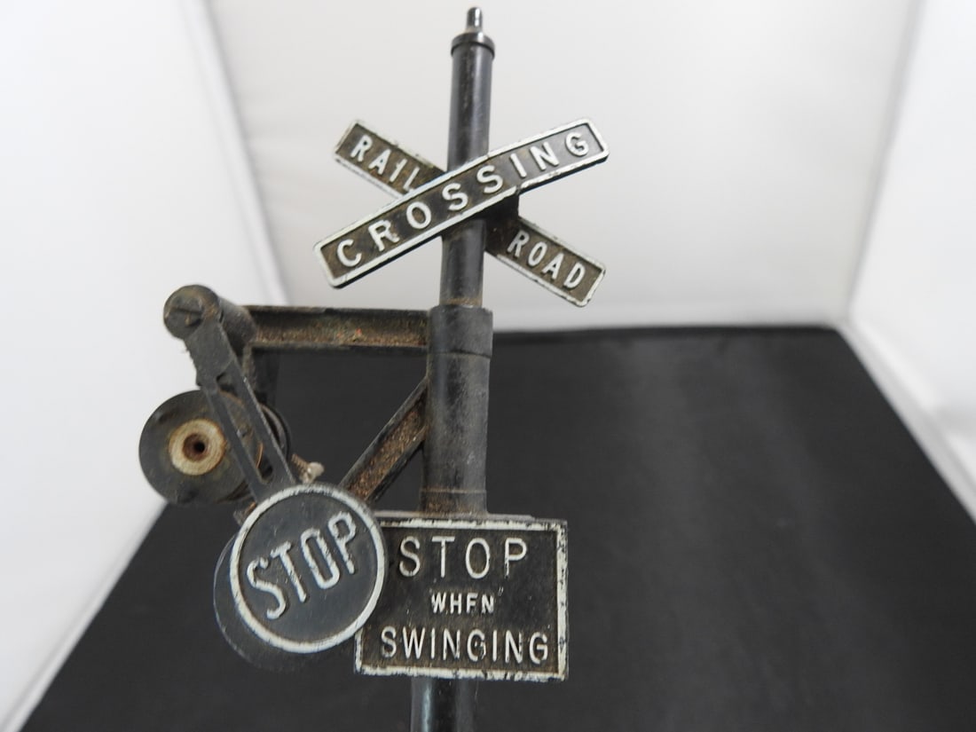 Lionel No. 154 Railroad Crossing Signal - 5
