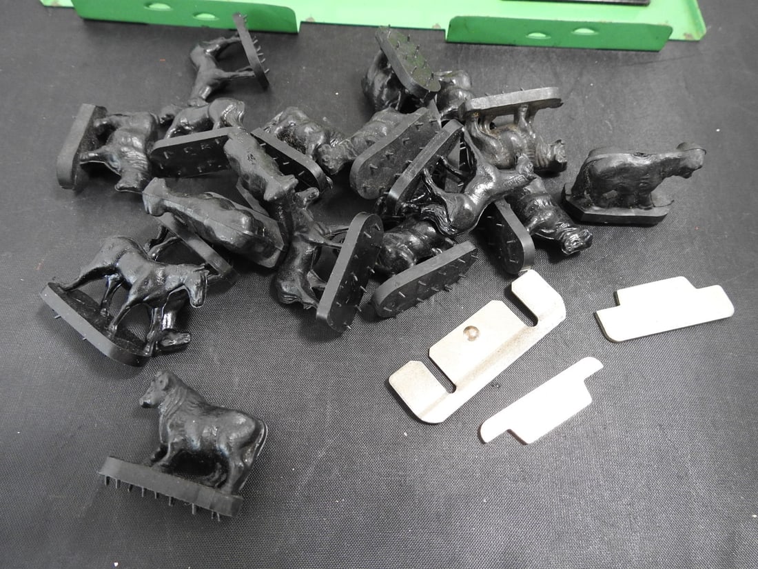 Lionel No. 3462P Milk Car Platform and Stockyard Parts Lot - 6