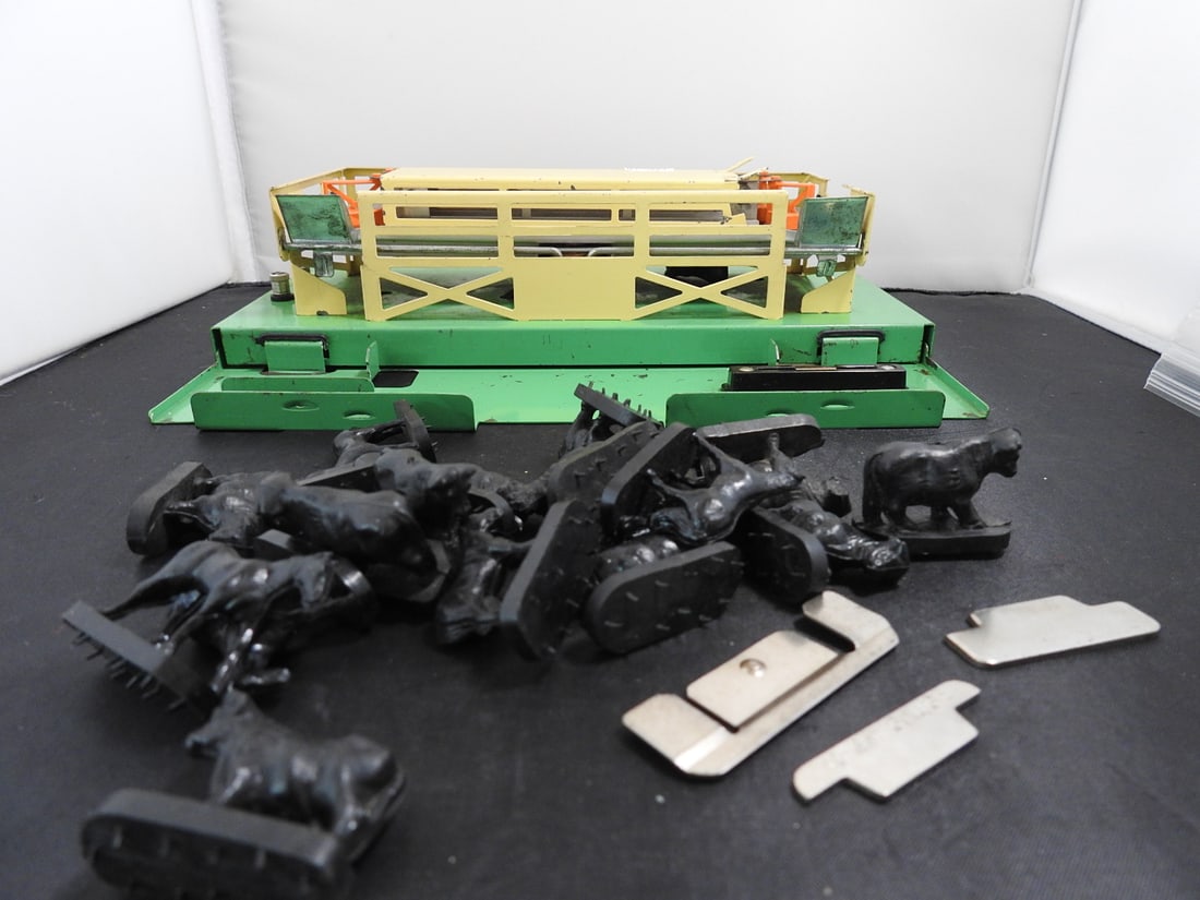 Lionel No. 3462P Milk Car Platform and Stockyard Parts Lot - 7