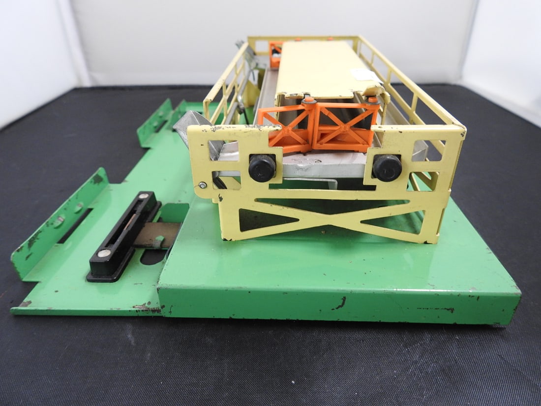Lionel No. 3462P Milk Car Platform and Stockyard Parts Lot - 2