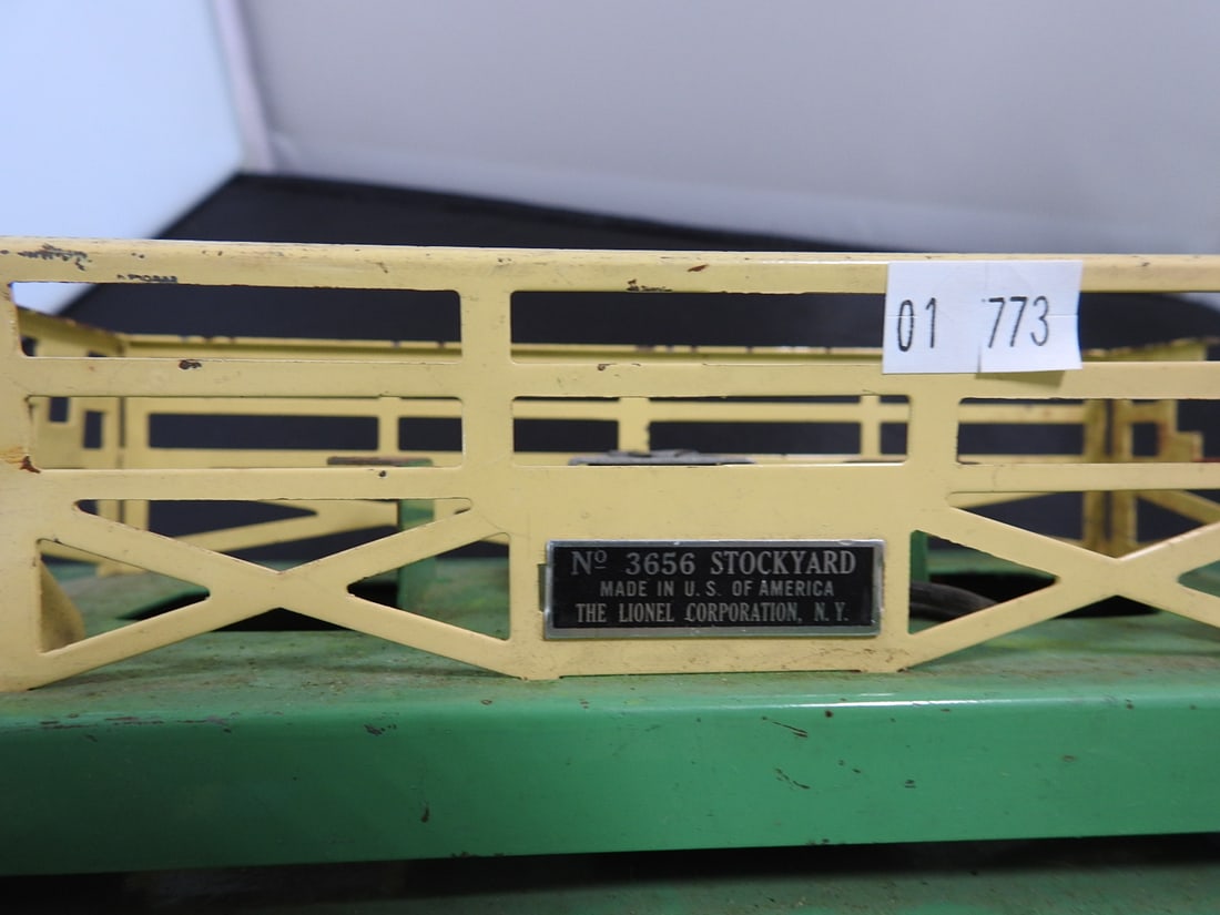 Lionel No. 3356 Horse Car Corral / Operating Horse Loader Accessory - 3