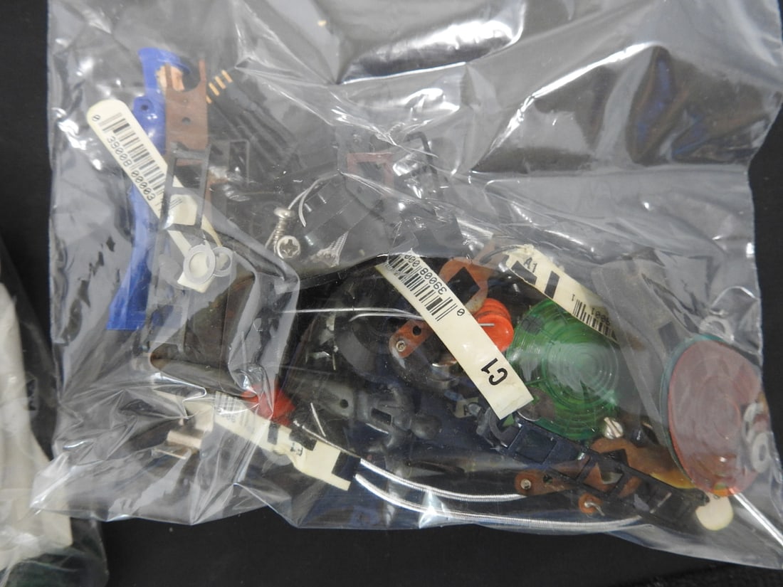 Miscellaneous Lionel Train Set Parts Lot - 5