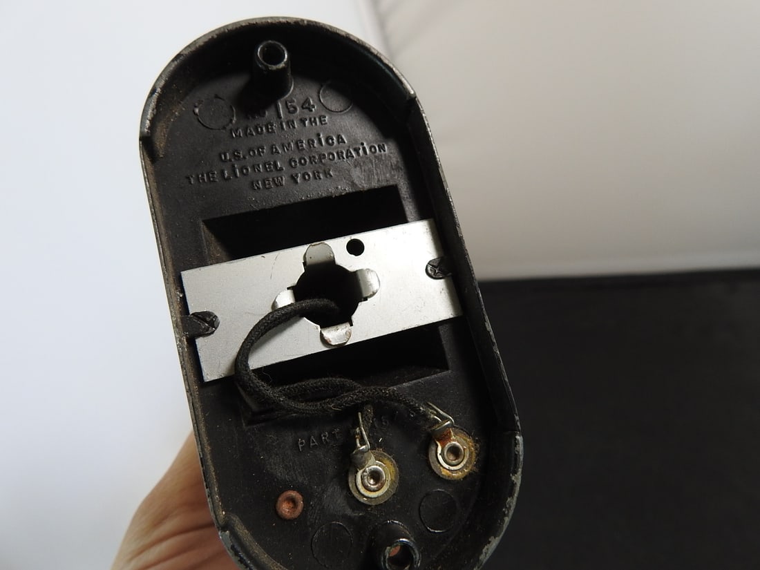 Lionel No. 154 Railroad Crossing Signal - 3
