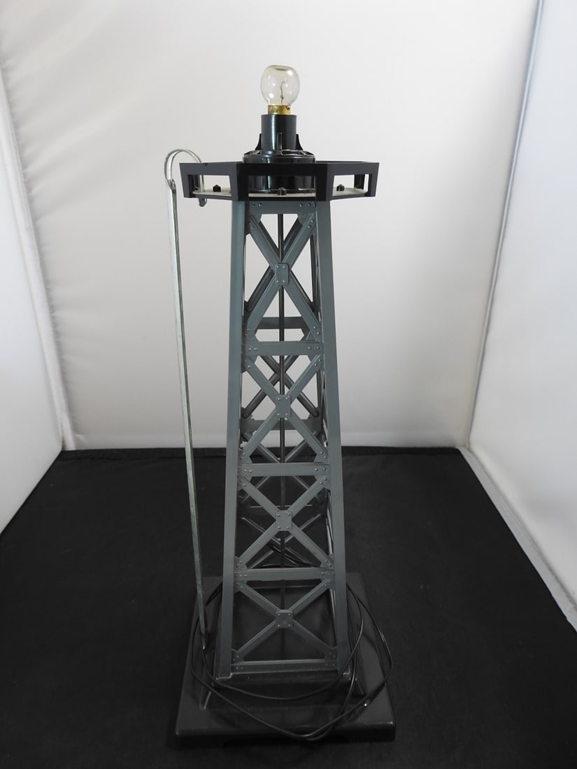 Lionel Floodlight / Beacon Tower Accessory - 2