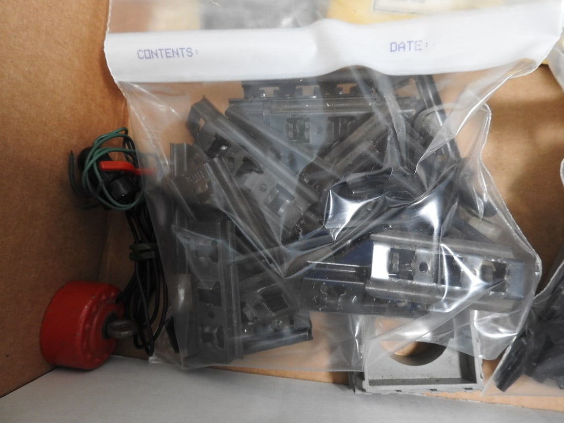 Lionel Reference Guides, Accessory Boxes and Cleaning Equipment Lot - 5