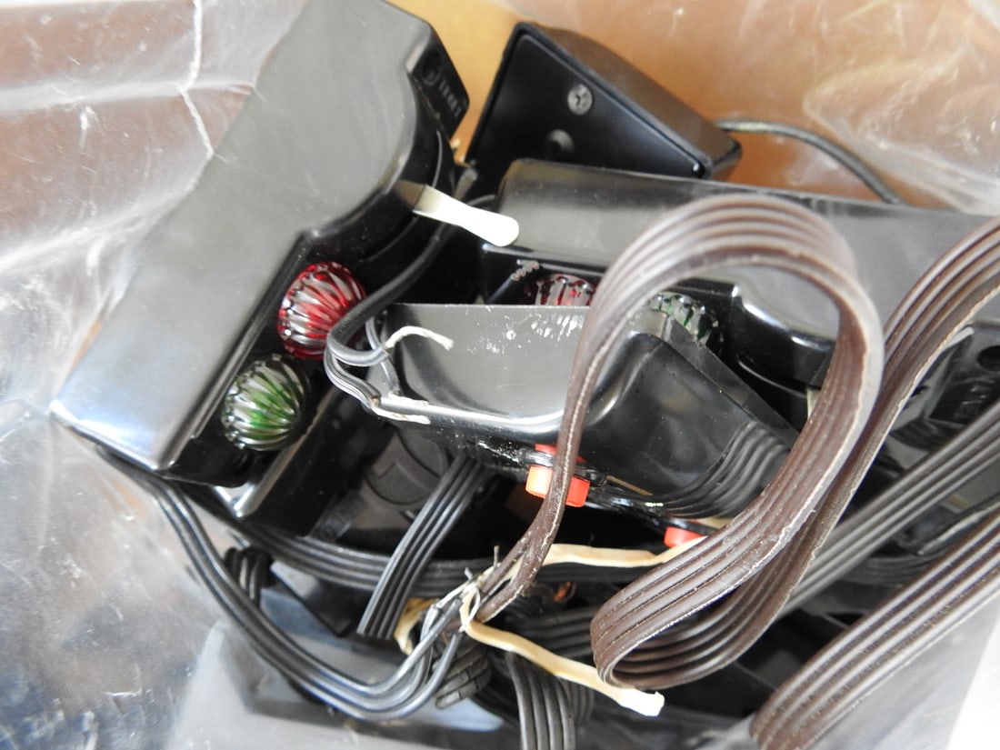 Miscellaneous Train Set Electronics and Parts Lot - 4