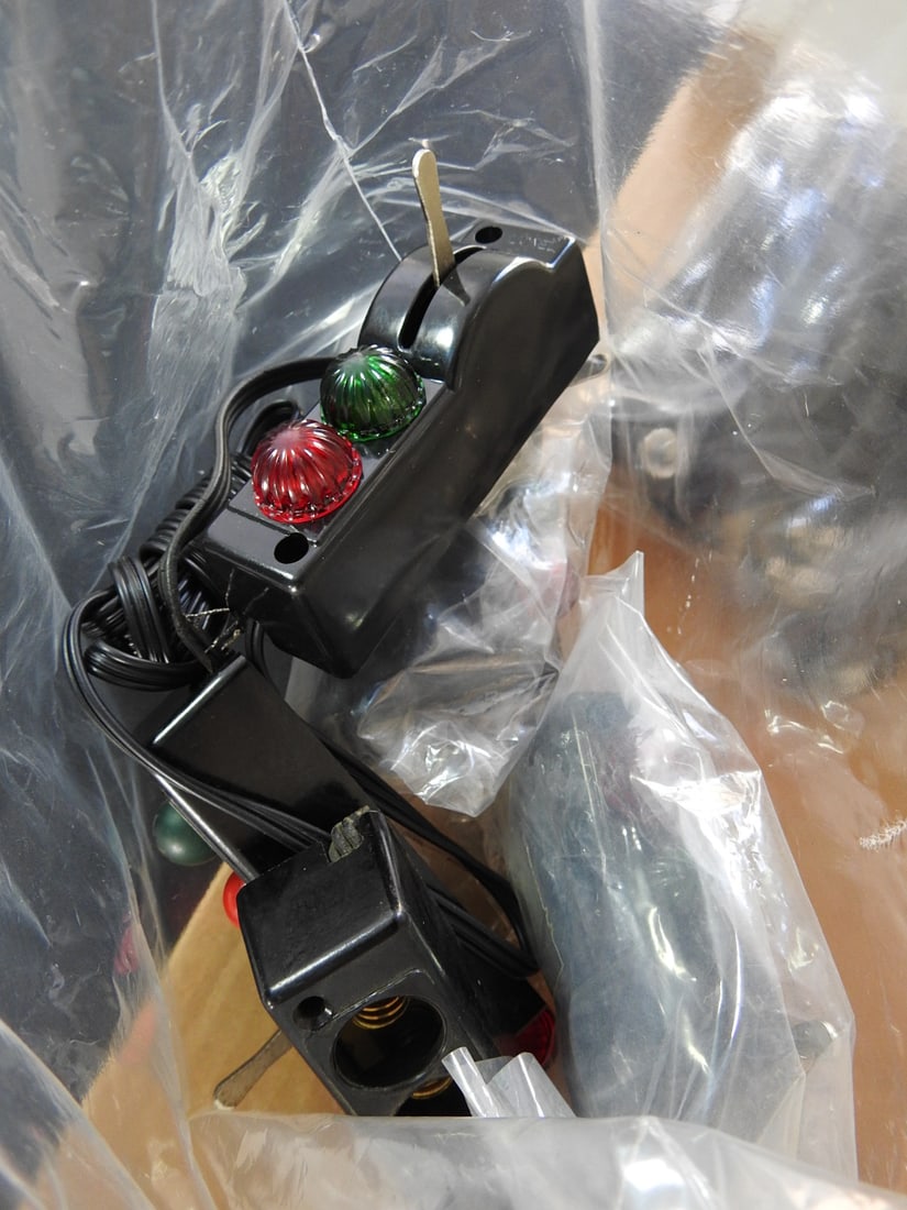 Miscellaneous Train Set Electronics and Parts Lot - 6