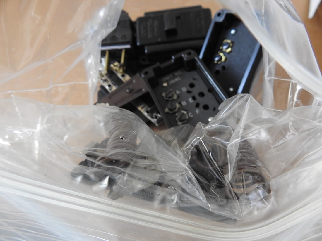 Miscellaneous Train Set Electronics and Parts Lot - 8