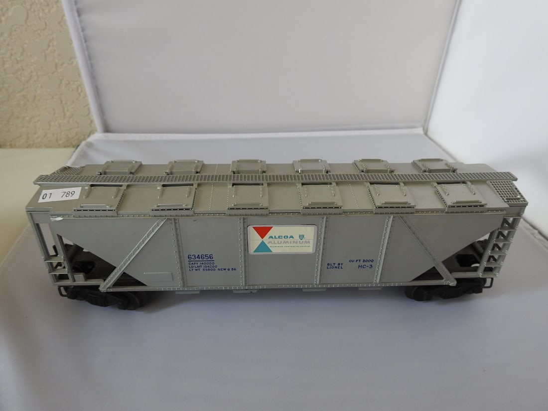 Lionel Train Car with Metal and Plastic Body: Lionel train car with metal and plastic body construction. Vintage Lionel train car, measured as packed. Approx. 3.5 x 12 x 2.5 in.
