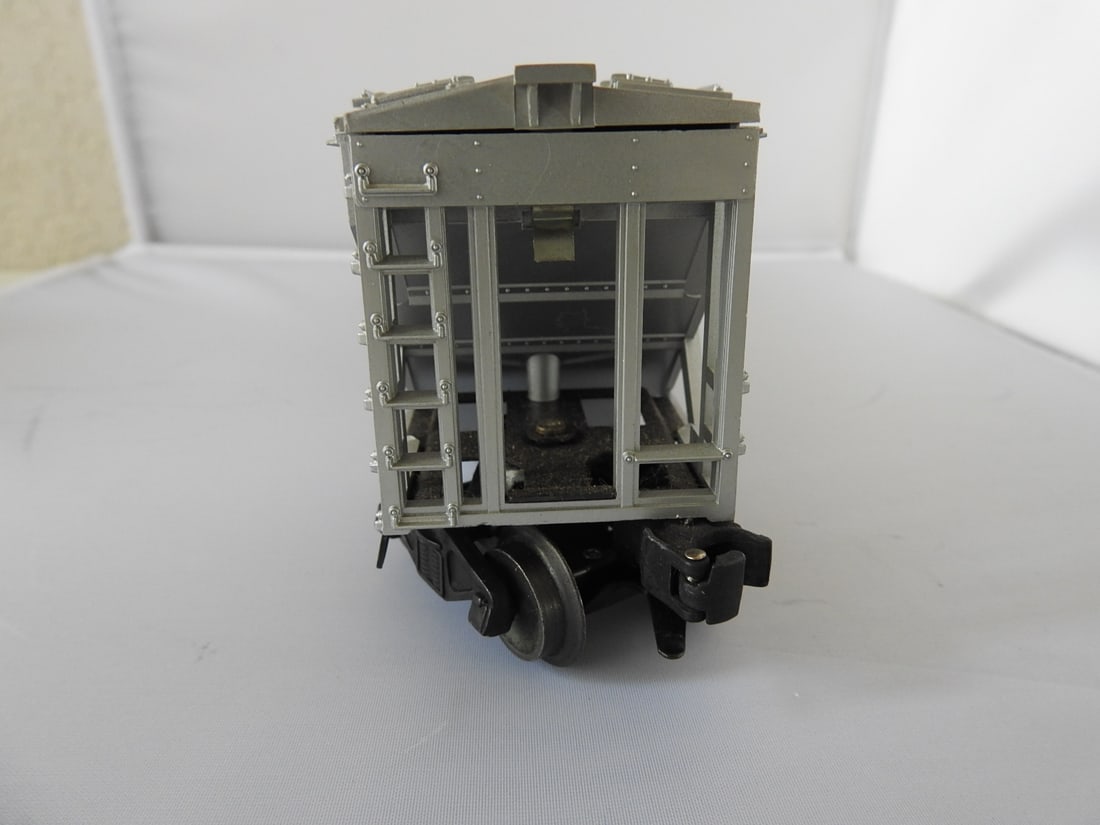 Lionel Alcoa Aluminum No. 34656 Covered Hopper Car - 5