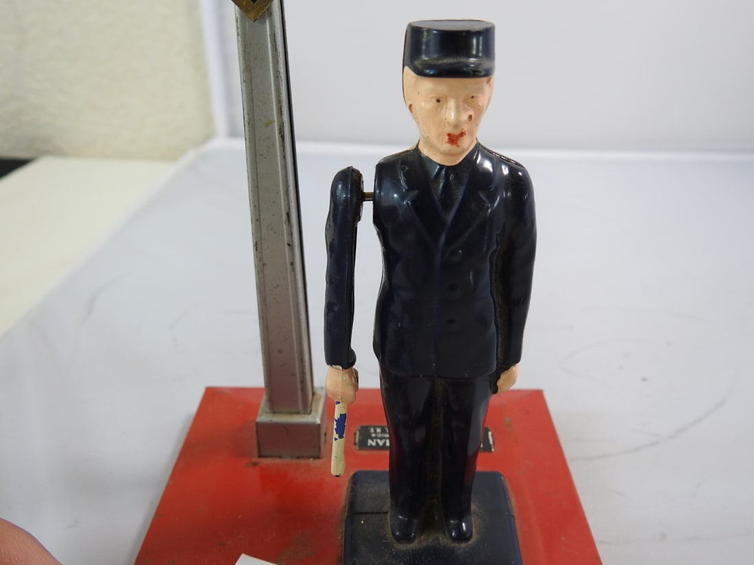 Lionel No. 1045 Flagman Railroad Crossing Accessory - 3