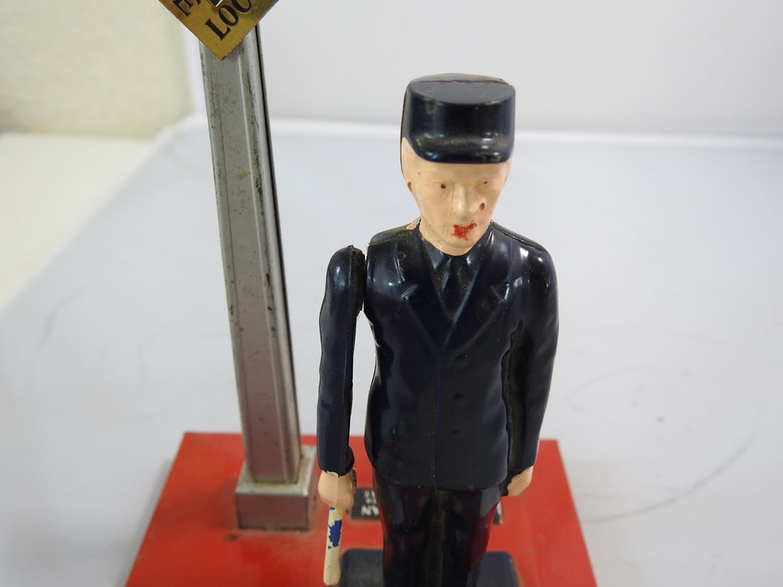 Lionel No. 1045 Flagman Railroad Crossing Accessory - 4