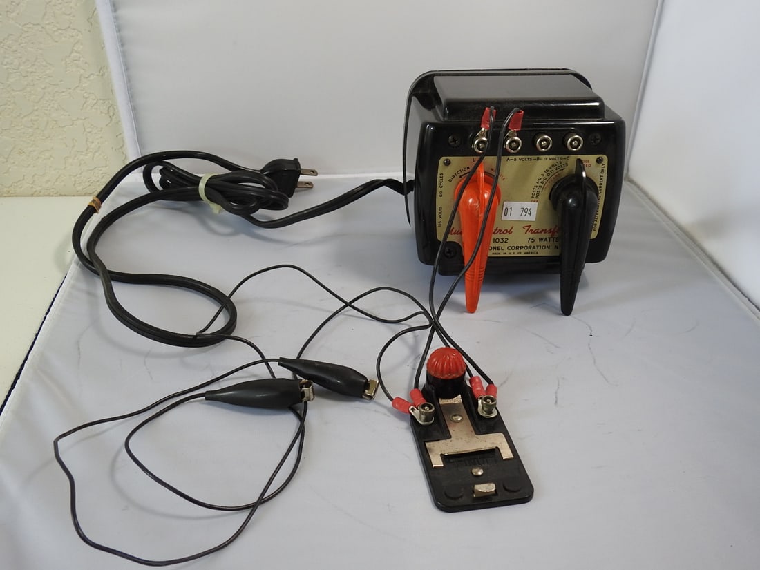 Lionel Multi-Control Trainmaster Transformer: Lionel multi-control Trainmaster transformer in metal and hard plastic construction. Vintage Lionel transformer / power control unit, mid-20th century style. Approx. 5 x 4.75 x 5 in.