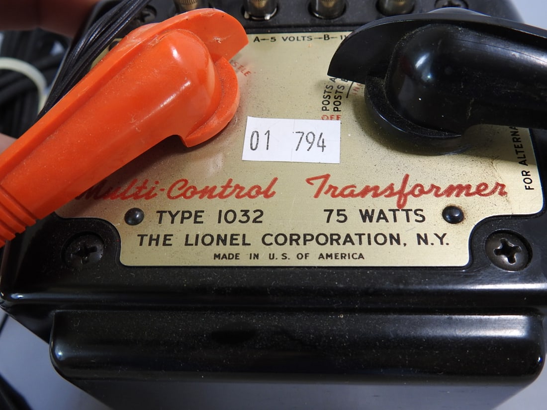 Lionel Type 1032 75-Watt Transformer with No. 90C Controller - 3