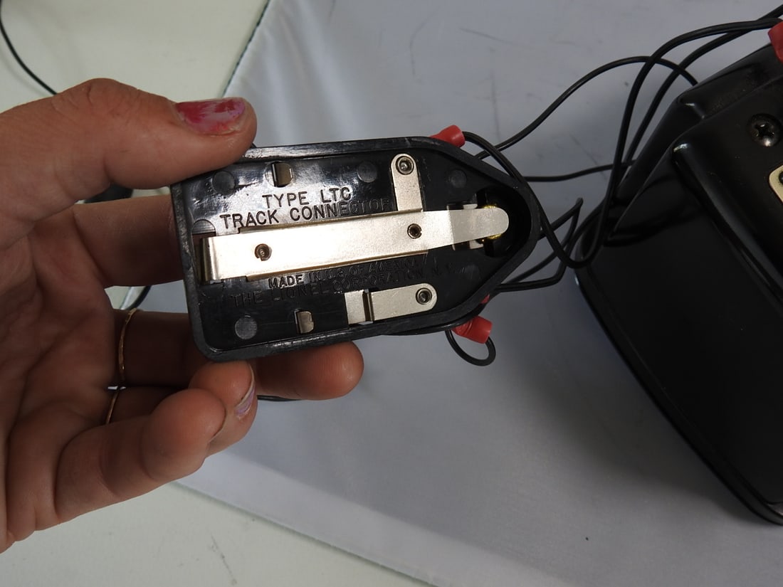 Lionel Type 1032 75-Watt Transformer with No. 90C Controller - 7