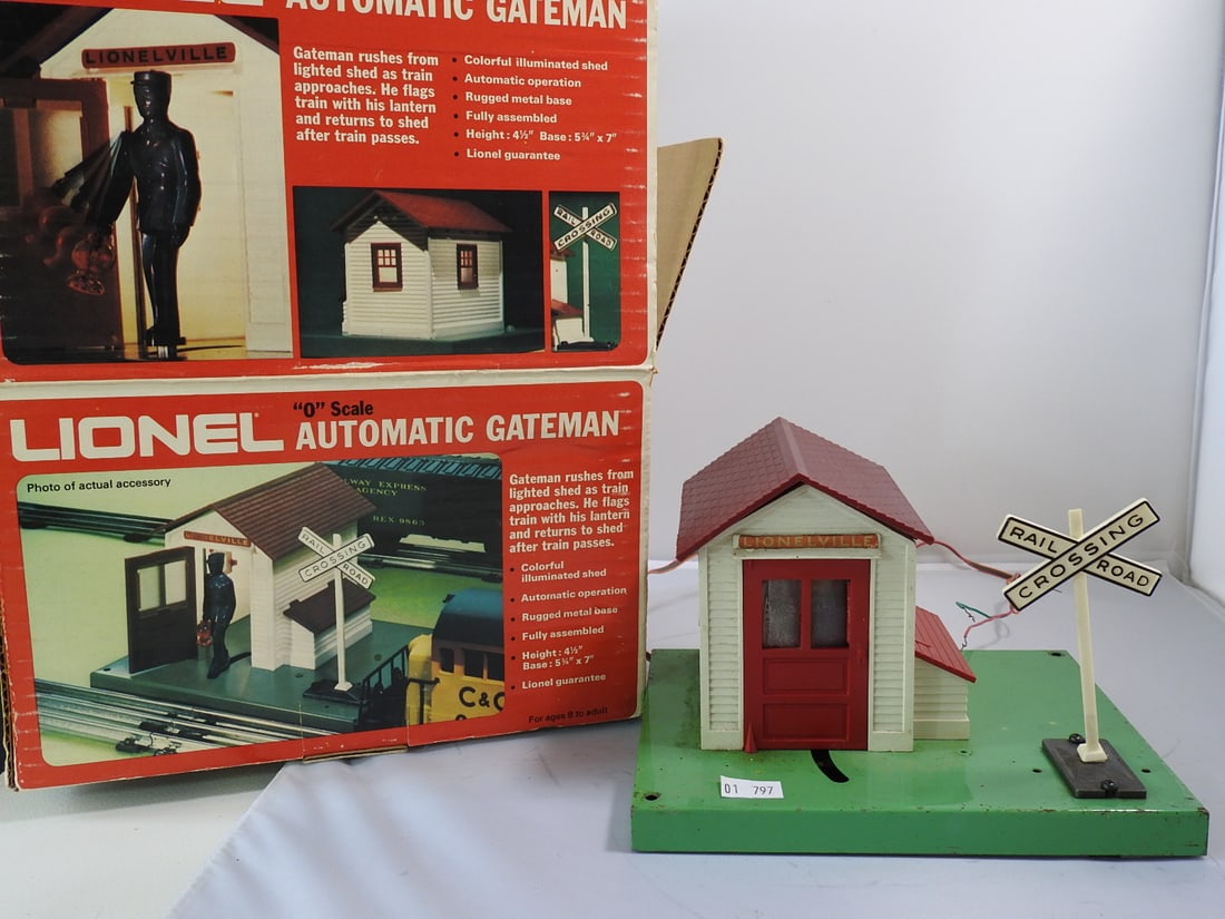 Mixed Lionel Accessory Lot with Automatic Gateman, Transformer and Bumpers (1 of 12)