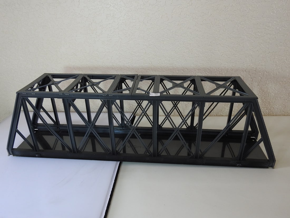 Lionel Plastic and Metal Accessory Parts Lot - 2