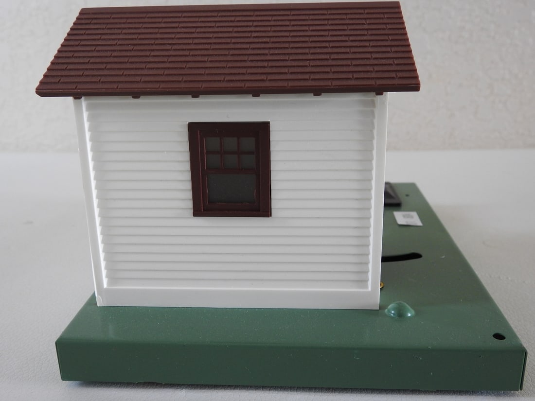 Lionel Automatic Flagman / Railroad Crossing Accessory - 6