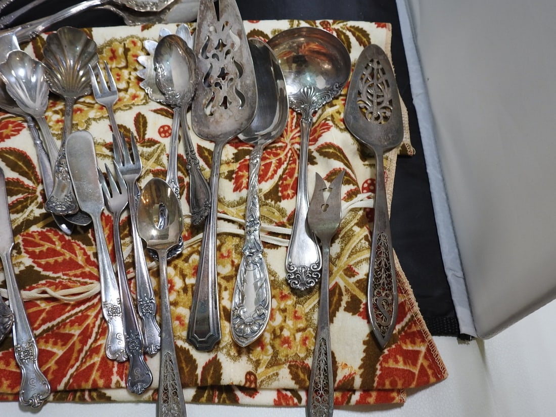 Antique Silver Flatware and Serving Utensil Lot, 22 Pieces - 3
