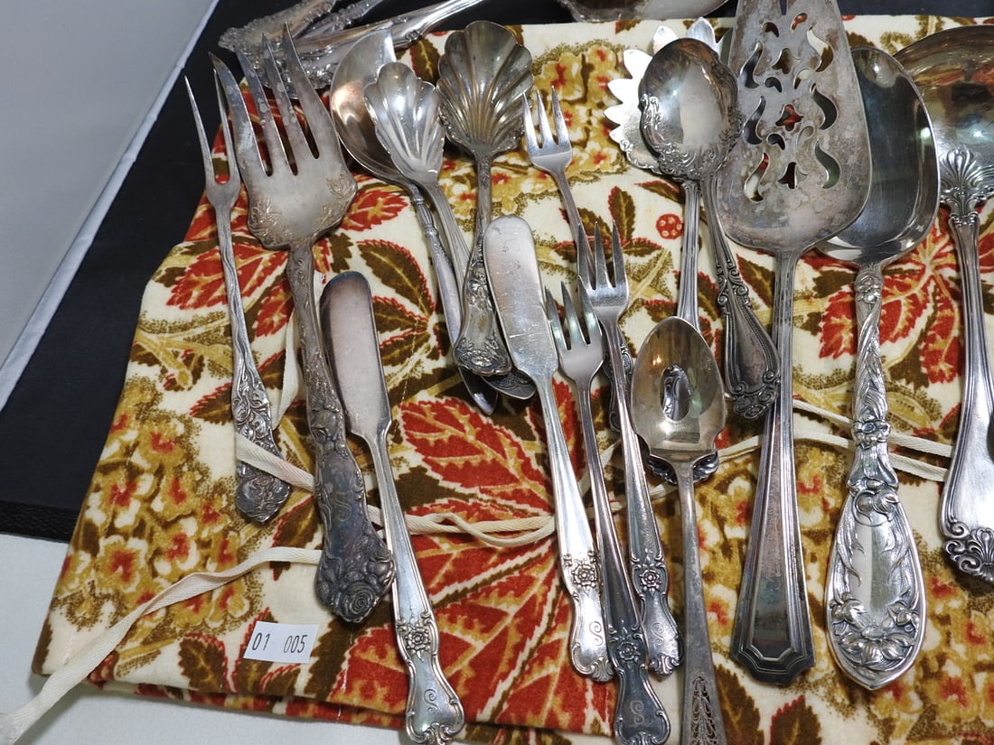 Antique Silver Flatware and Serving Utensil Lot, 22 Pieces - 4