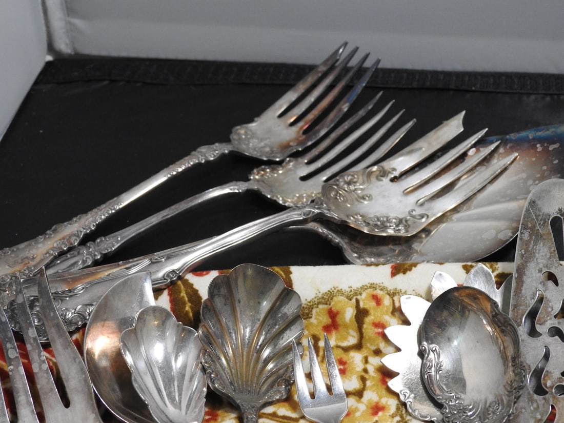 Antique Silver Flatware and Serving Utensil Lot, 22 Pieces - 5