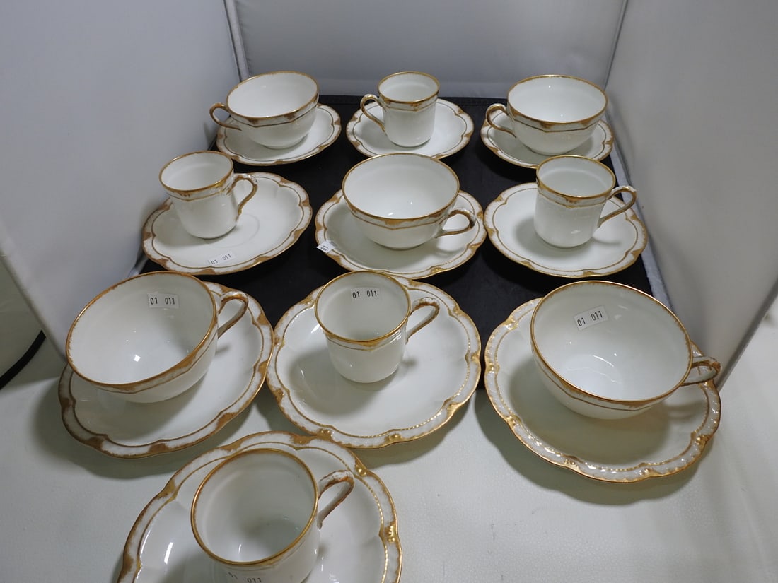 Haviland Limoges France Porcelain Tea and Chocolate Service, 20 Pieces: 20-piece Haviland Limoges France fine porcelain tea and chocolate service with gilt rim detail. Measured as packed. Approx. 4 x 10 x 12 in.