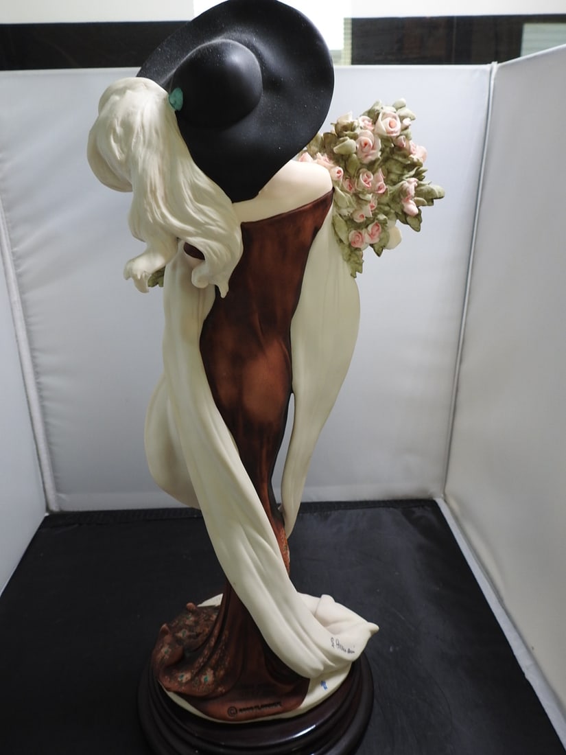 Giuseppe Armani Florence Tosca Figurine on Wood Base - 4