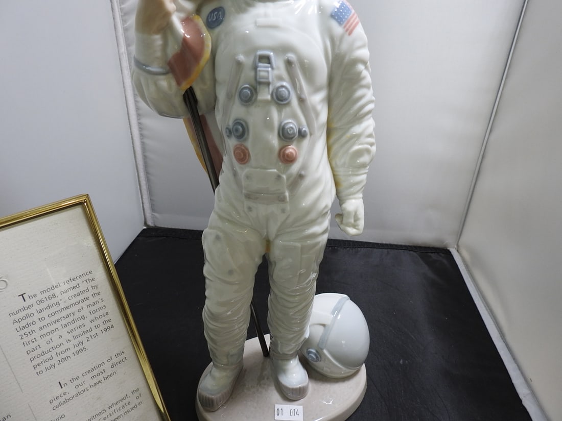Lladro The Apollo Landing Astronaut Figure with Certificate - 3