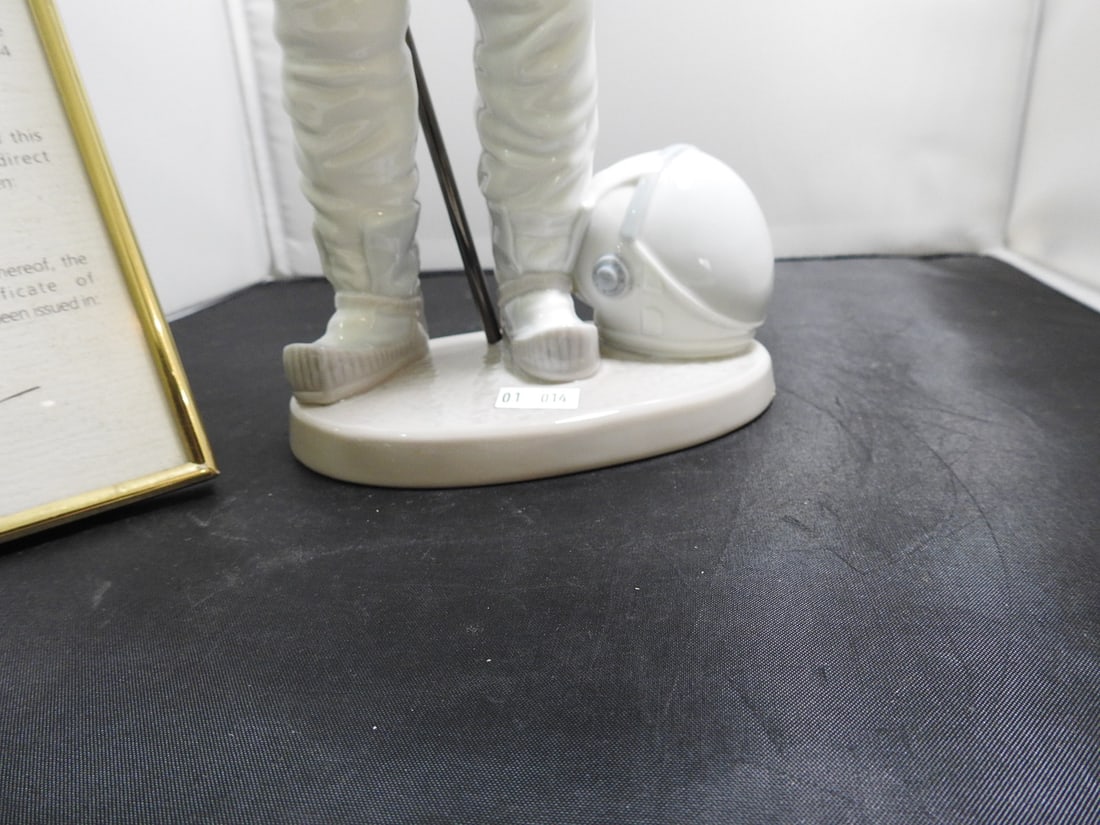Lladro The Apollo Landing Astronaut Figure with Certificate - 4