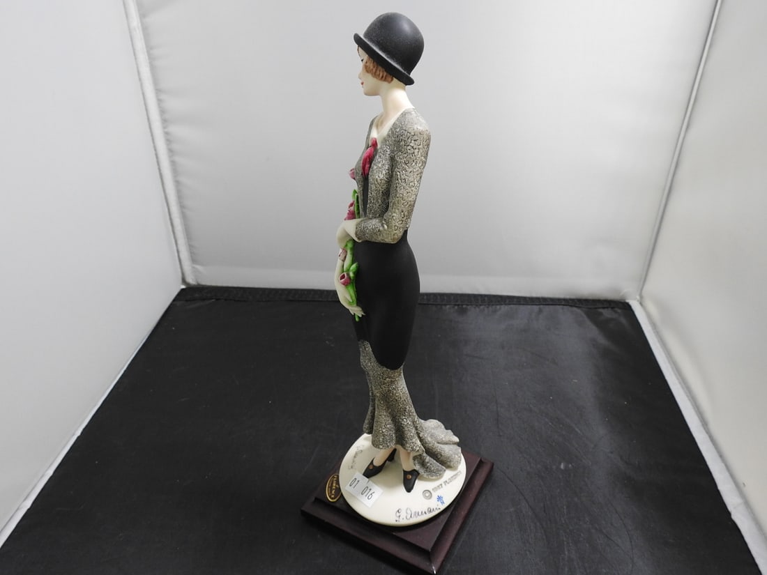 Giuseppe Armani Florence Figurine on Wood Base - 2