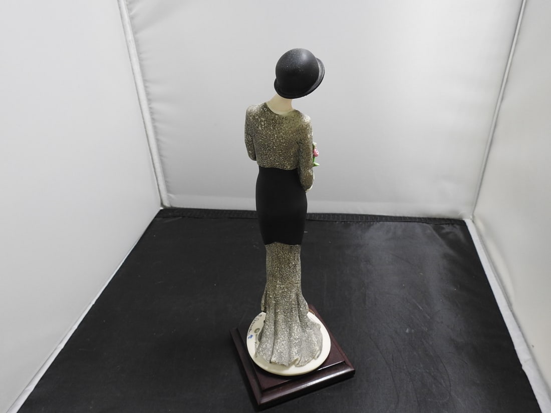 Giuseppe Armani Florence Figurine on Wood Base - 3