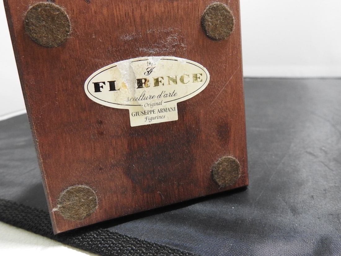 Giuseppe Armani Florence Figurine on Wood Base - 7