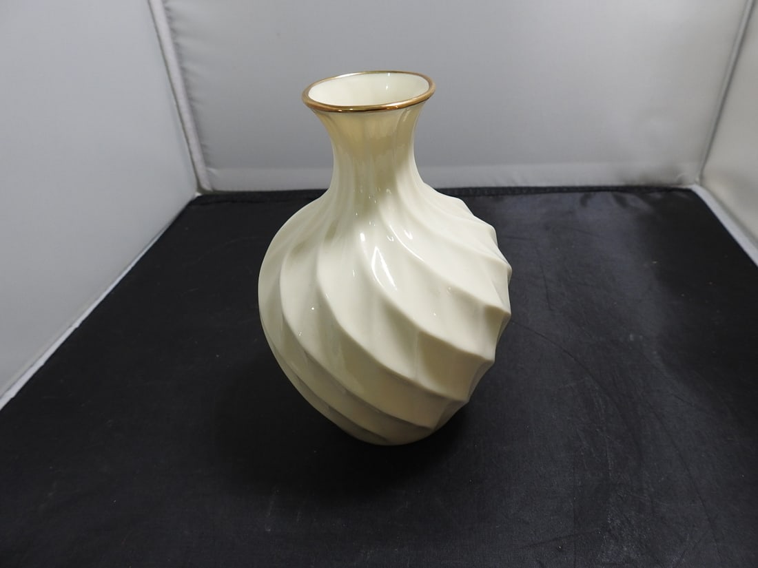 Lenox Fine Porcelain Spiral Vase (1 of 3)