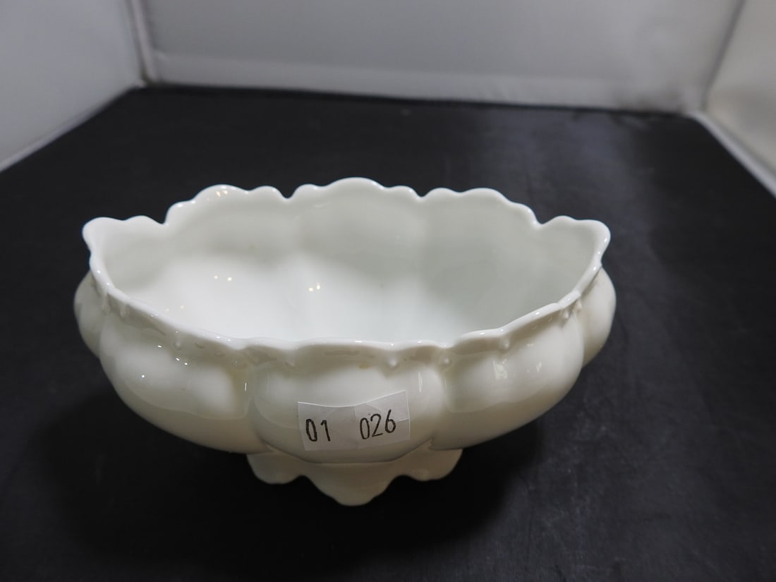 Haviland France Porcelain Bonbon Dish: Haviland France fine porcelain bonbon dish with scalloped form and white glazed finish. Approx. 2.75 x 5.5 x 3.75 in.