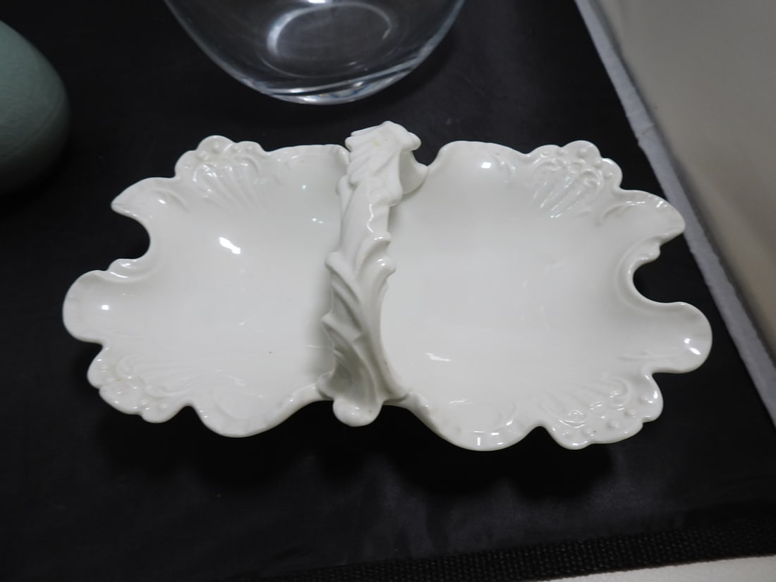 Mixed Vintage Home Decor Lot, 3 Pieces - 2